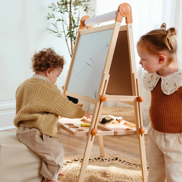 Caramel Magnitales Kids Easel